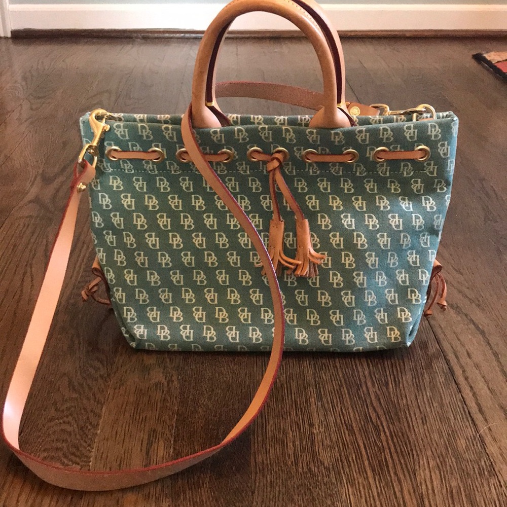 Dooney and Bourke hand bag